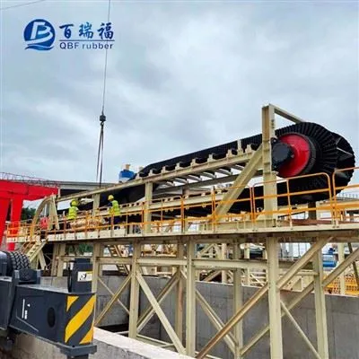 Tapadásgátló oldalfali szállítószalag