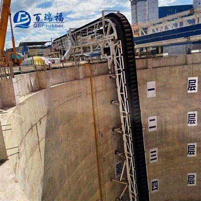 Függőleges szállítószalag